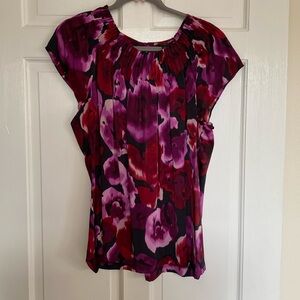 Ann Taylor
Silk blouse
Cap sleeve
Great under blazer